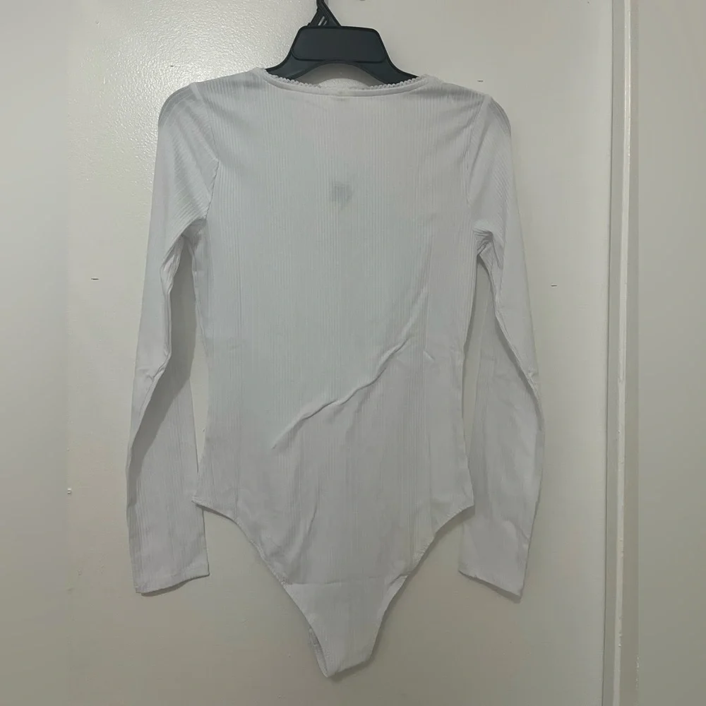 NWT Self E. White Long Sleeve bodysuit. Size Medium. - Picture 2 of 4